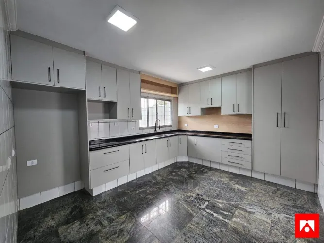 Casa com 4 quarto, 2 suítes e 5 vagas para locação na Vila Grego em Santa Bárbara D'Oeste