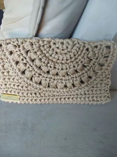 Bolsa de crochê artesanal a clutch q estava faltando no seu look!