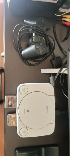 Playstation 1 One. Perfeito estado