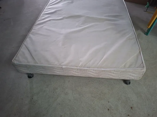 Vendo base para cama box casal