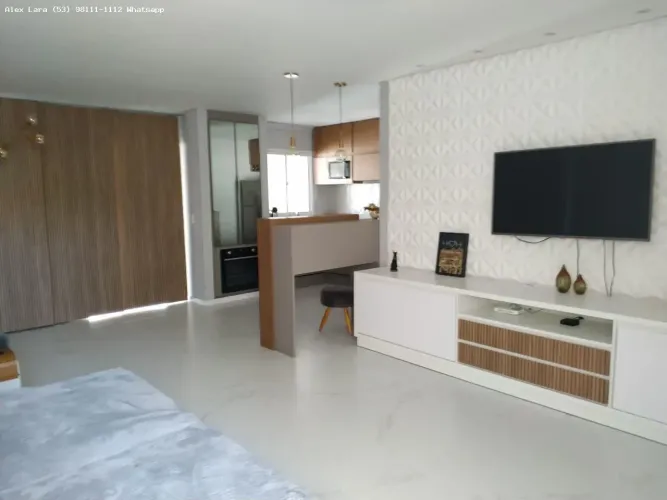 Casa em Condomínio para Venda em Pelotas, Três Vendas, 2 dormitórios, 1 suíte, 2 banheiros