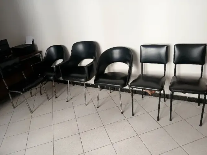 Lote com 6 Cadeiras para Escritório e Recepção - Pretas
