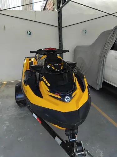 Vende-se Jetski em perfeito estado, revisado, quitado