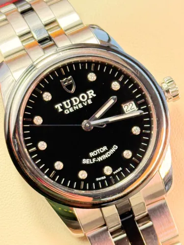Tudor Glamour