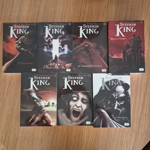 Coleção A Torre Negra, a obra-prima de Stephen King. Usada em ótimo estado.