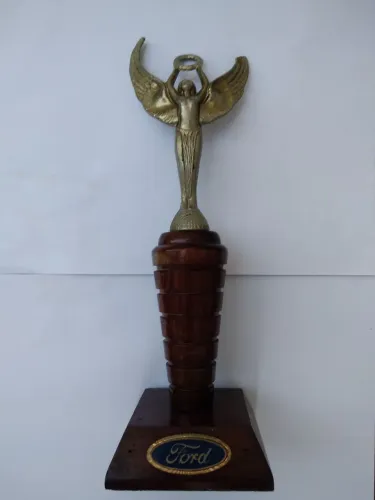 Trofeu Ford honra ao mérito figura alada