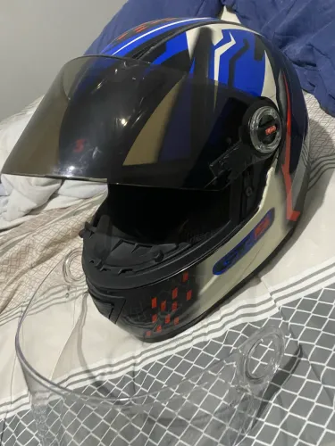 Capacete
