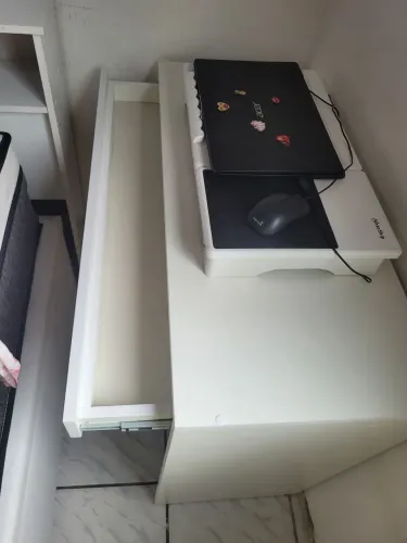 Mesa com gaveta