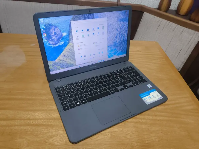 Notebook Samsung i3 (7th), SSD M2 mais HD, Windows 11, tela de 15.6 polegadas