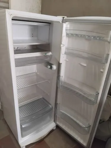 Geladeira consul.gelo seco