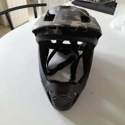  o capacete full fechado usado