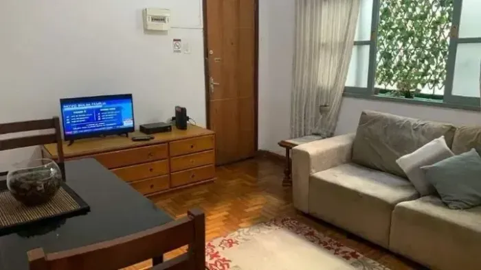 Apartamento com 1 quarto, área de serviço, quarto amplo, armários, claro e arejado em Bota