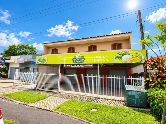 Sobrado Misto com 5 dormitórios, 1 Suite, 309 m², à venda por R$ 1.450.000 - Boqueirão, Cu