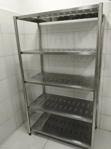 Estante de inox ideal para restaurante, confeitaria e padaria