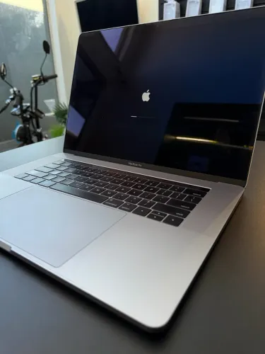 MacBook Pro i7 16GB 15? Polegadas 