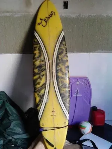 Prancha de Surf semi-nova (com capa)