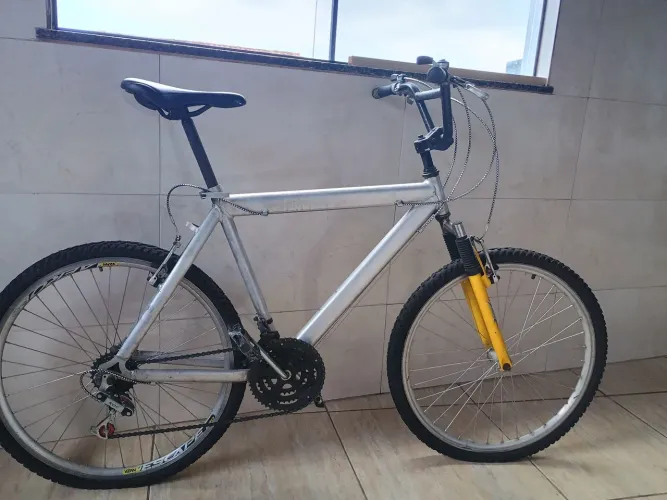 Bicicleta aro 26 de alumínio