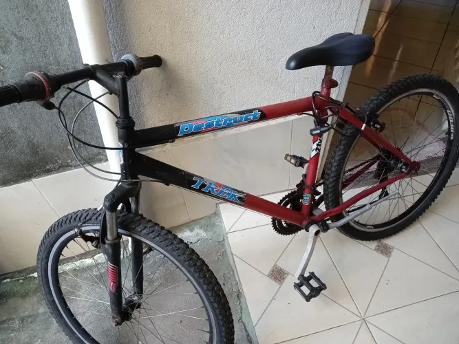 Bicicleta de marcha muito boa. 