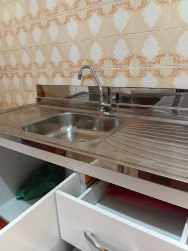 Gabinete de cozinha completo torneira flexível protetor de água ralo de proteção