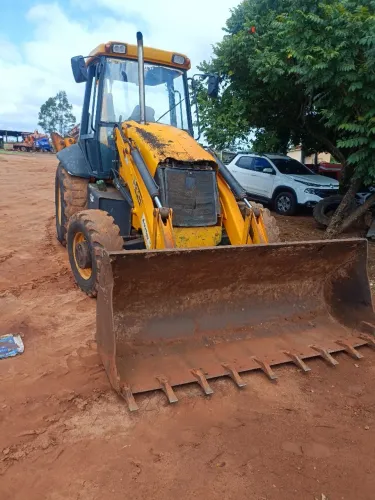Retro escavadeira jcb 3c plus 