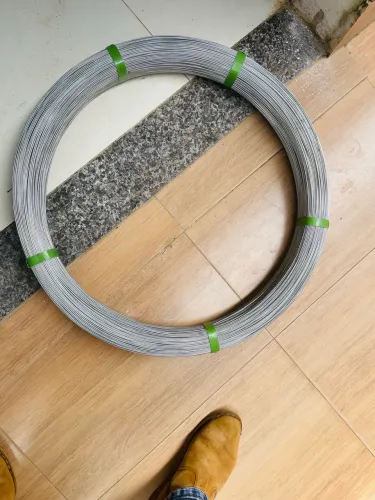 Vendo 1 rolo de arame liso 1000m ou troco por arame farpado