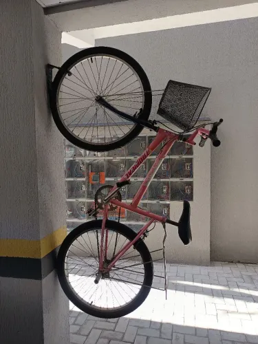 Bicicleta aro 24 c/ cestinha e garupeiro
