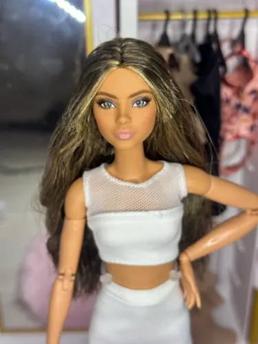 Barbie Lina looks 01