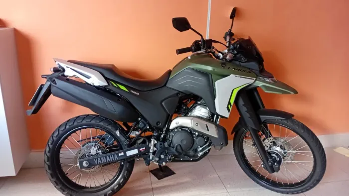 VENDO/TROCO Lander 25/25 com 1.800 km 
