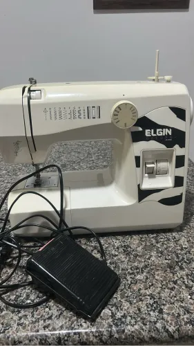 Vendo máquina de costura Elgin usada muito bem conservada