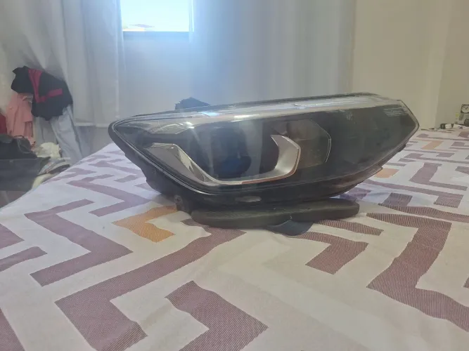 Vendo farol lado direito chevrolete trake usado pra quebra o galho da estar funcionando pe