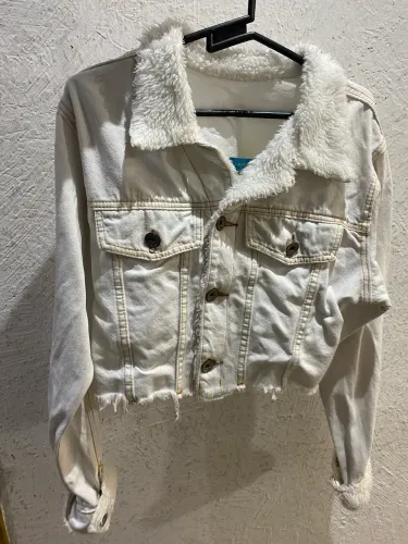Jaqueta jeans sal e pimenta 