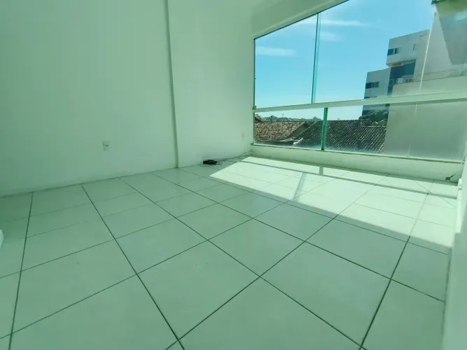 Apto com 2 quartos com 1 vaga de garagem, Próx a Padaria Panini, Riviera Fluminense - Maca