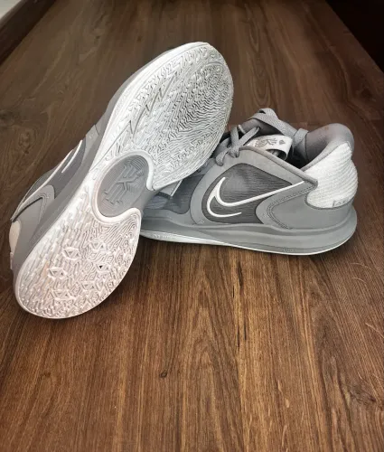 Kyrie Low 5 Wolf Grey Original - Estado 9,5/10 - Usado 1 vez