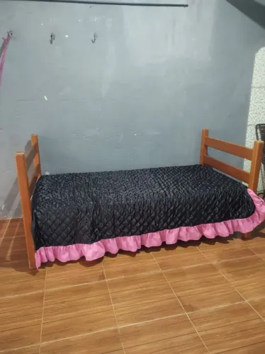Vendo cama de solteiro 