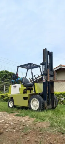 Empilhadeira CLARK C300