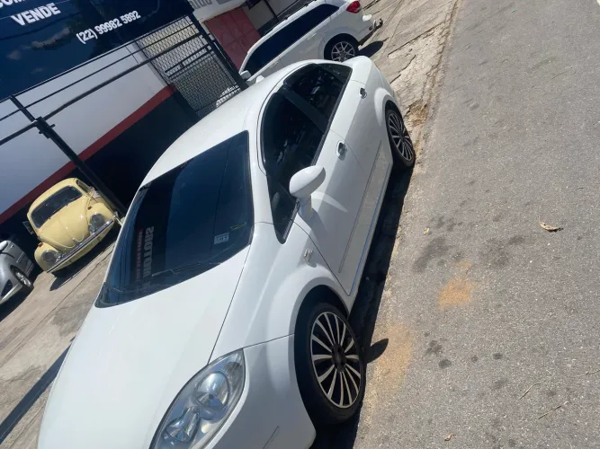 Fiat Linea Absolute 1.9/1.8 Flex Dualogic 4P 2011