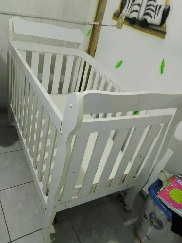 Berço 2 em 1 semi-novo com colchão 