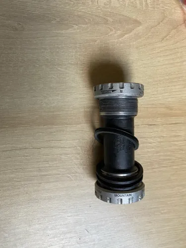 Central Shimano Hollowtech 2
