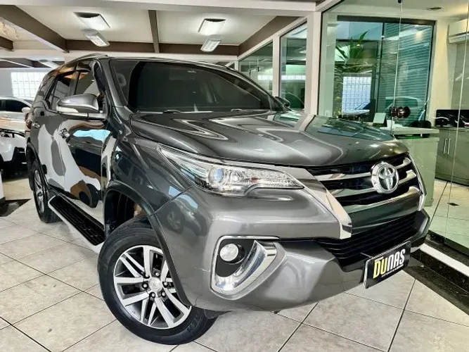 Toyota Hilux SW4 SRX 4X4 2.8 TDI 16V Dies. Aut. 2017