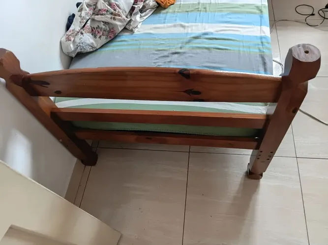Doação de cama de solteiro com avaria 