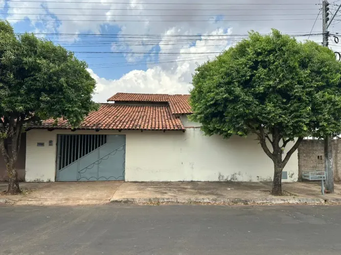 Casa para venda com 3 quartos, sendo 1 suíte, no Jardim Bela Vista na cidade de Morrinhos-