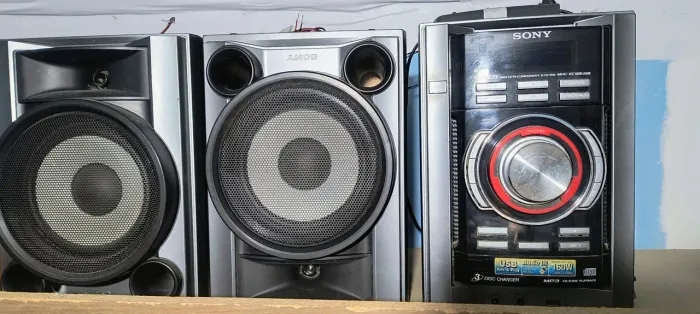 Aparelho de som Sony C/ 2 caixas originais
