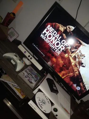 XBOX 360"SLIM DESBLOQUEADO CDs/HD