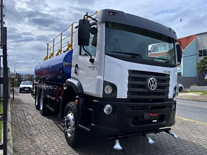 31.330 TRAÇADO EQUIPADO COM TANQUE DE 20 MIL LITROS