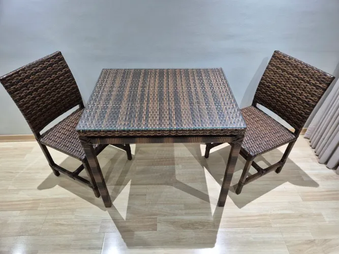 Jogo de Varanda / Área Gourmet - Mesa, 2 Cadeiras e Aparador c/ Vidro