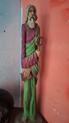 Estatua de madeira de imburana são Pedro