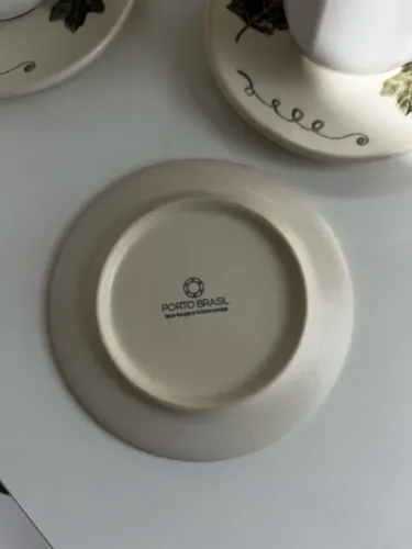 VENDO JOGO DE XÍCARAS C/ PIRES NOVOS!