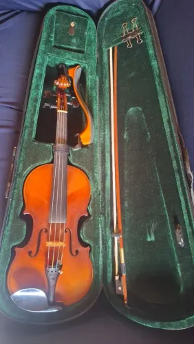VENDE-SE VIOLINO 4/4 TUDO COMPLETO COM CASE SEMINOVO
