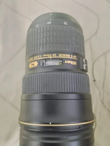 Vendo lente da máquina fotográfica Nikon 24-70 em excelente estado