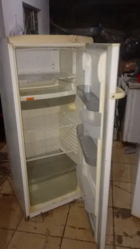Geladeira Consul 320 litros funcionando tudo garantia e entrego na casa do cliente 